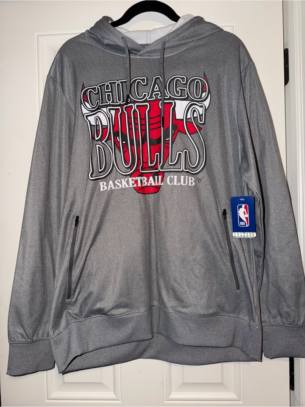 NWT Men’s NBA Chicago Bulls Gray Performance Hoodie with Red Logo size large